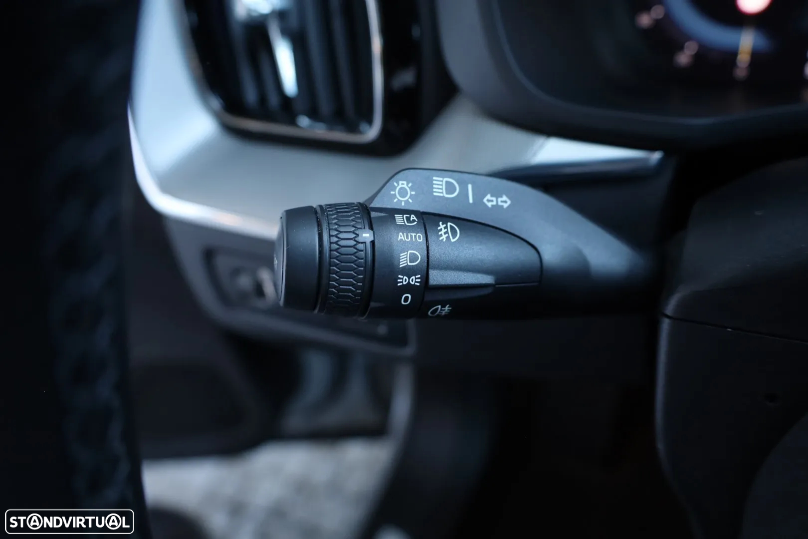 Volvo XC 60 2.0 B4 Plus Dark - 42