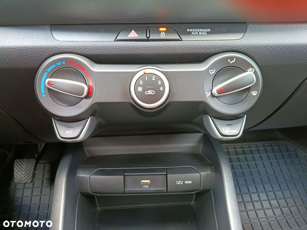 Kia Stonic - 27