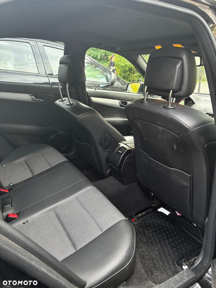 Mercedes-Benz Klasa C 250 CGI BlueEff Avantgarde - 12