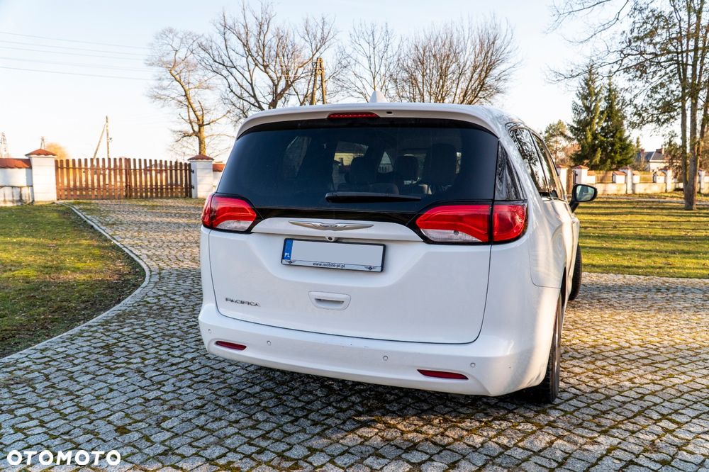 Chrysler Pacifica - 3