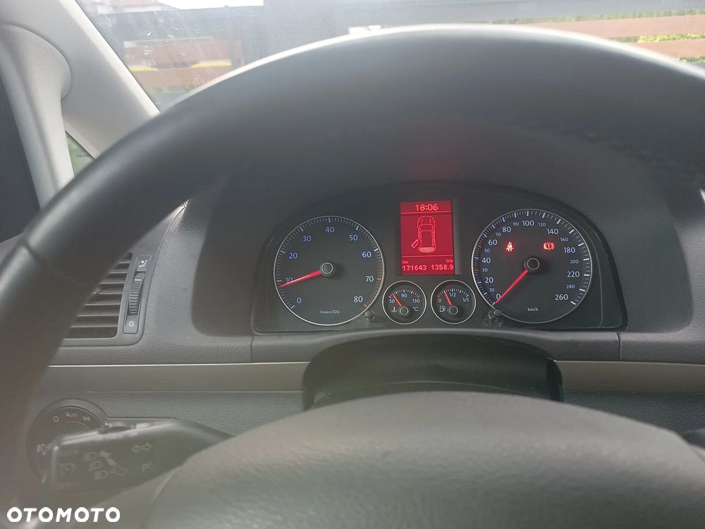Volkswagen Touran - 4