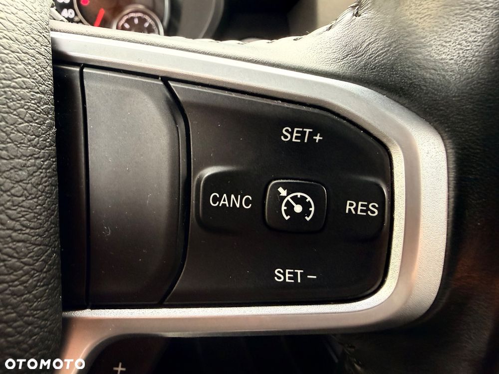 RAM 1500 Crew Cab Shortbed Bighorn - 24