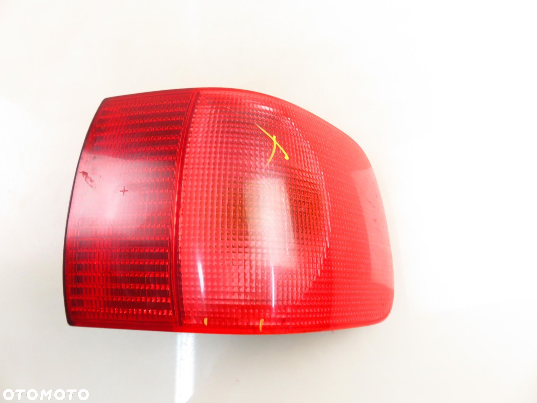 LAMPA PRAWA TYLNA AUDI 80 B4 8A0945096D - 1