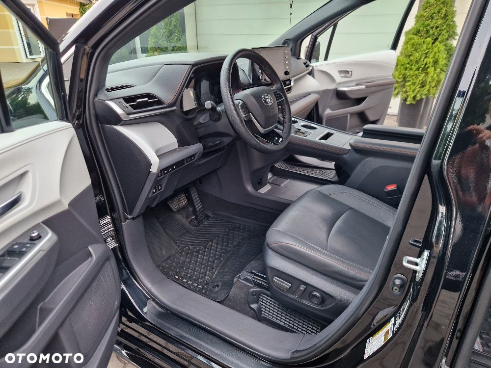Toyota Sienna - 18