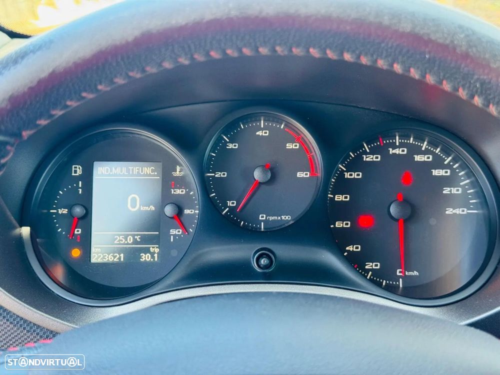 SEAT Leon 2.0 TDI DPF FR - 24