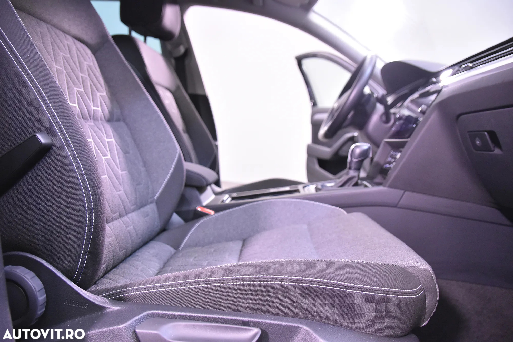Volkswagen Passat - 11