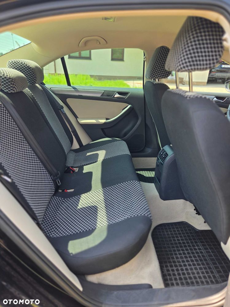 Volkswagen Jetta - 6