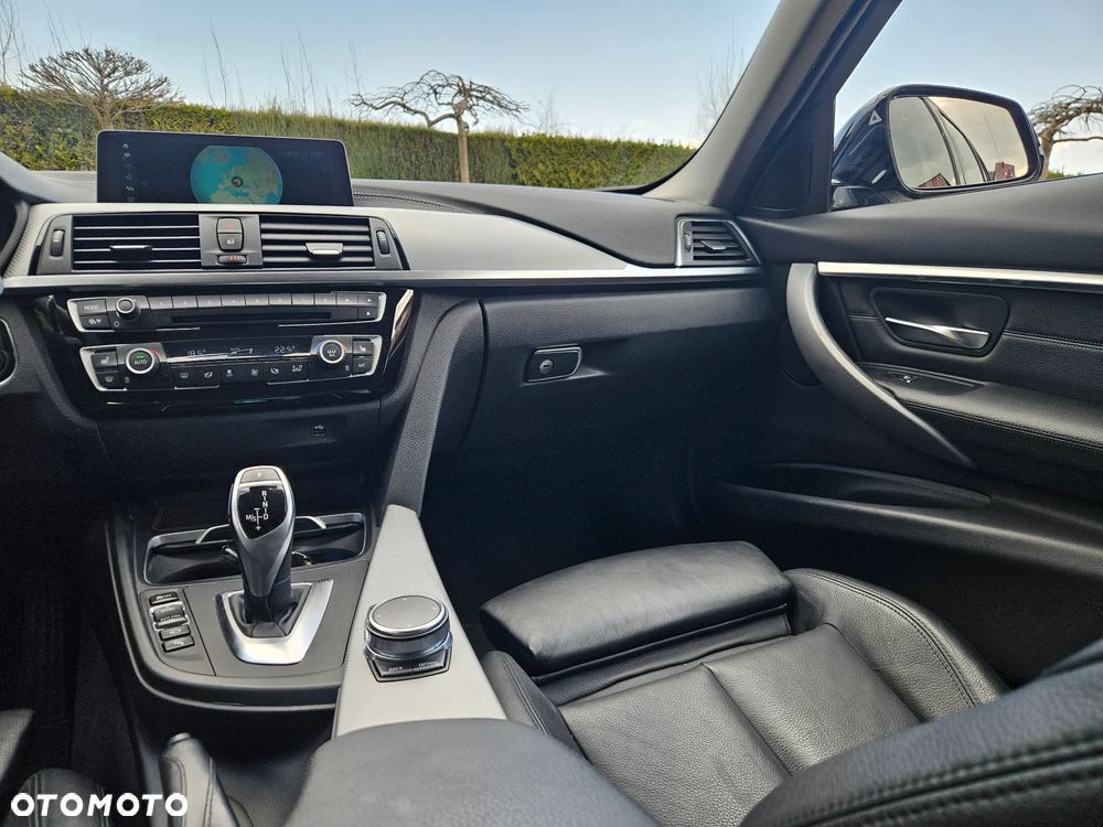 BMW Seria 3 320d xDrive Sport Line Shadow sport - 9