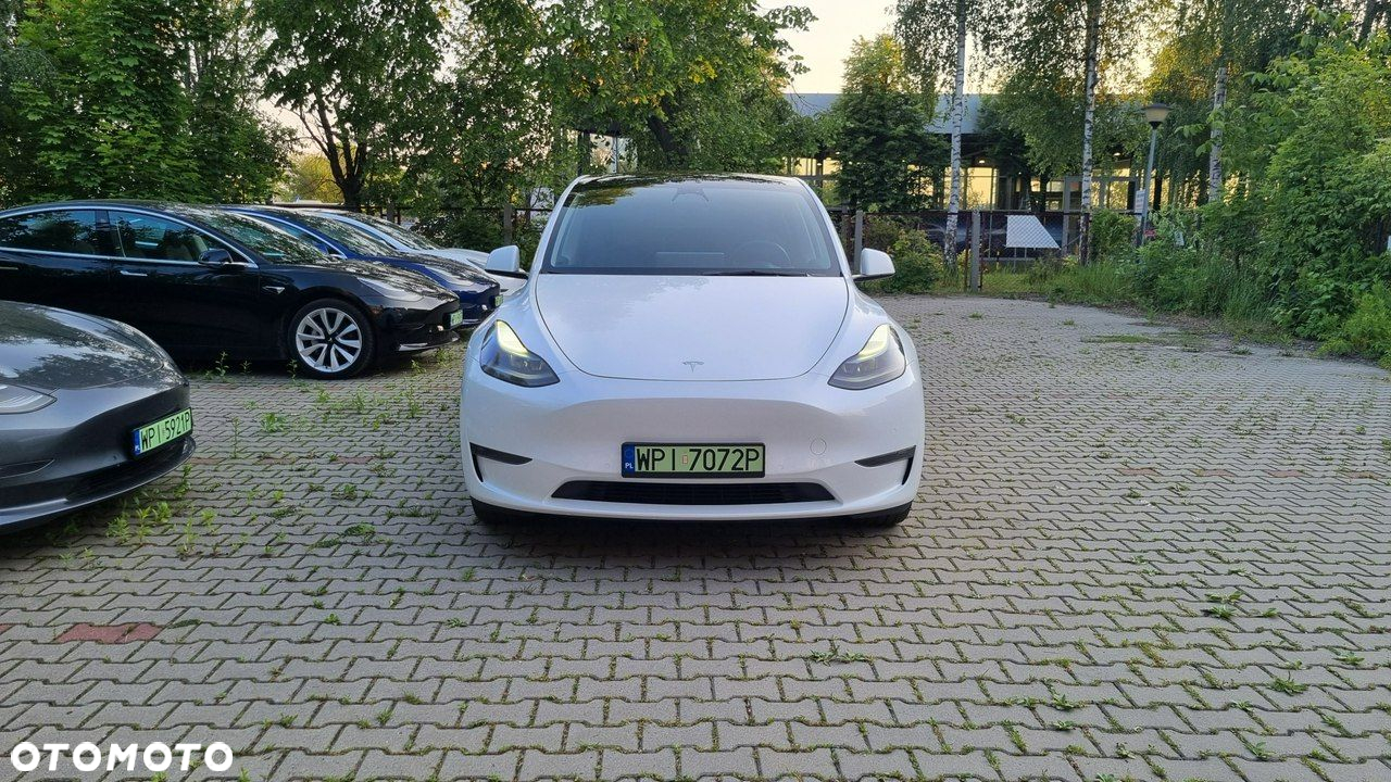 Tesla Y - 7