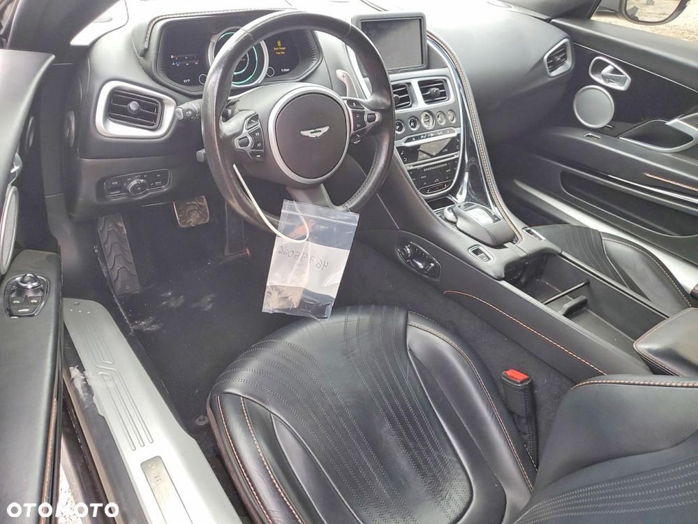 Aston Martin DB11 - 8