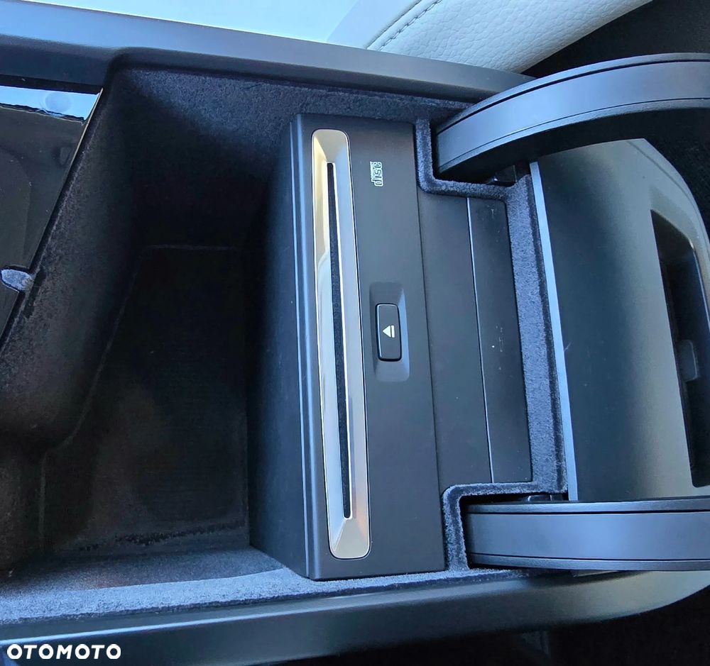 Volvo V60 T4 Momentum Pro - 34