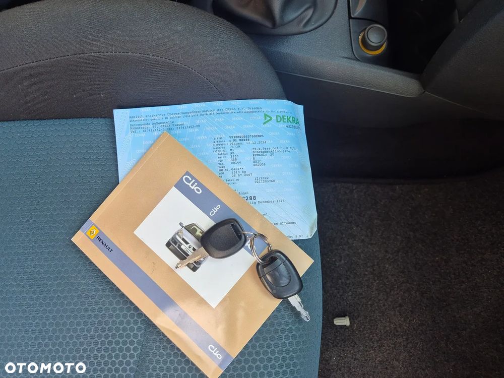 Renault Clio - 32