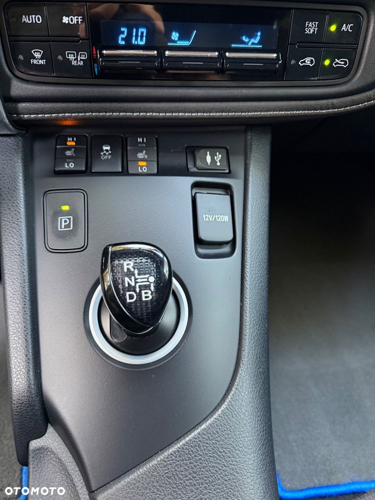 Toyota Auris 1.8 HSD Luna - 14