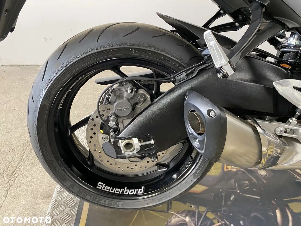 Suzuki GSX 1000 - 16