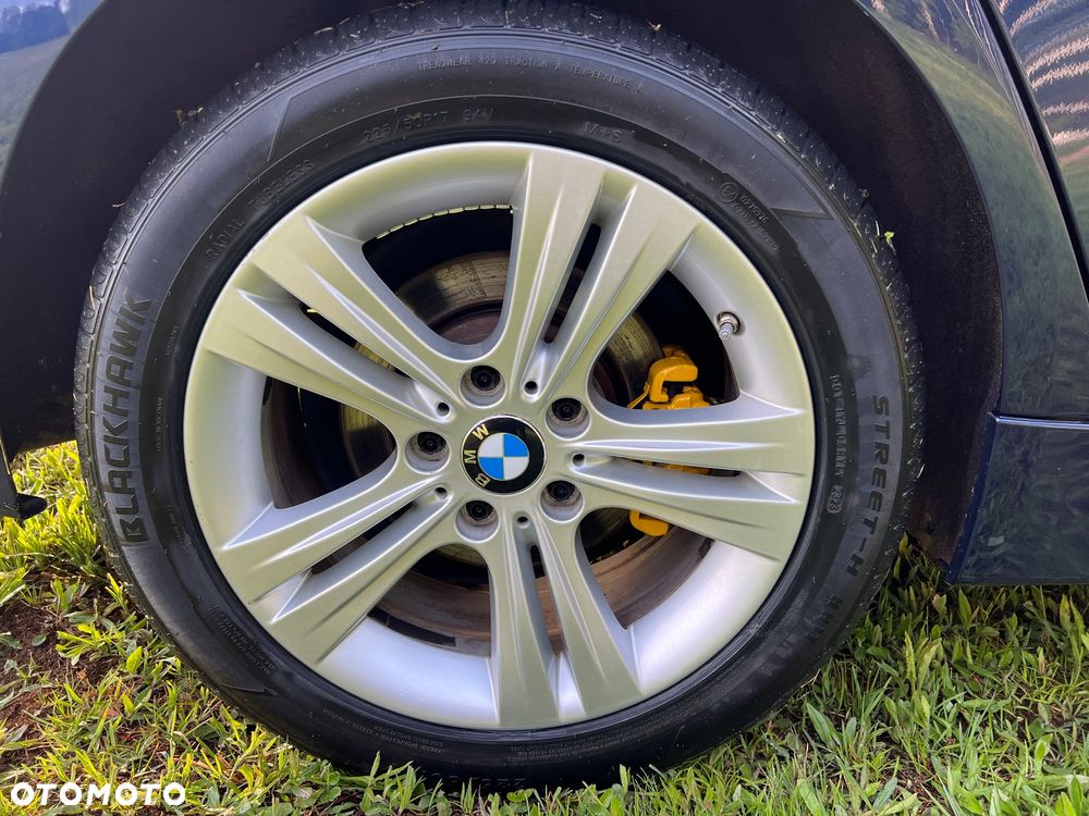 BMW Seria 3 330i xDrive Sport Line - 32