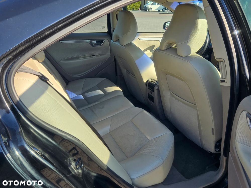 Volvo S60 2.4D5 Momentum - 5