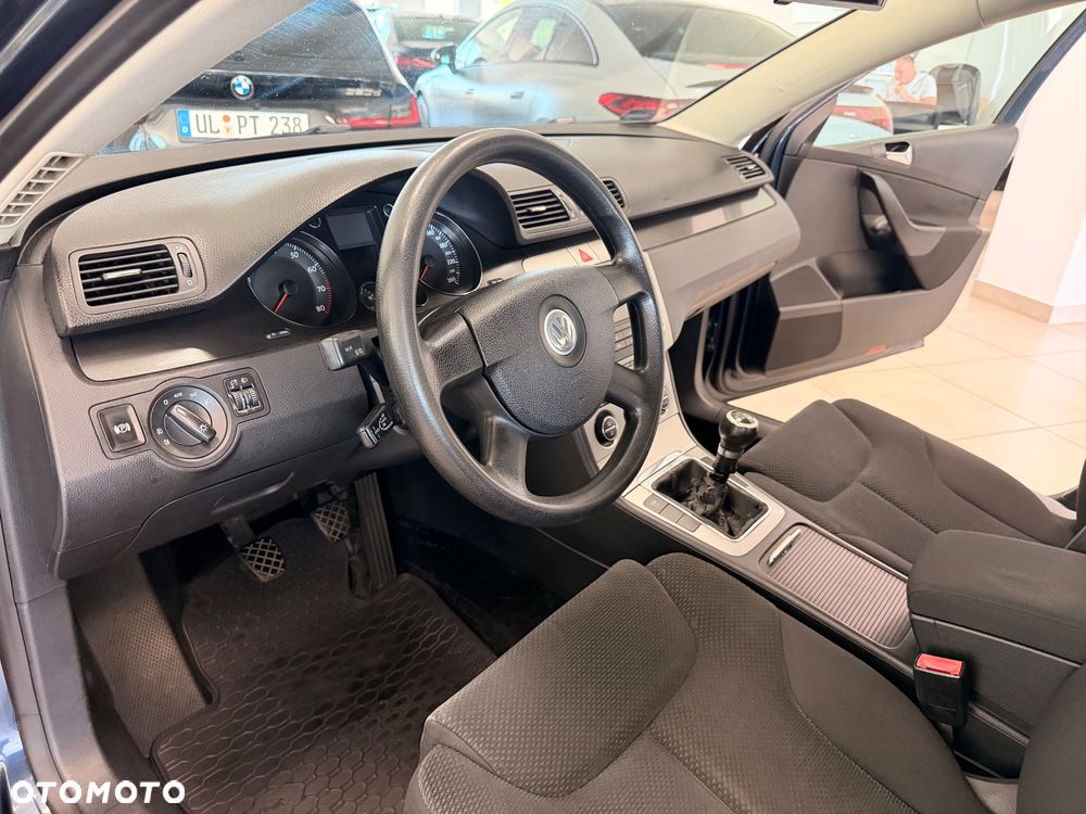 Volkswagen Passat - 16