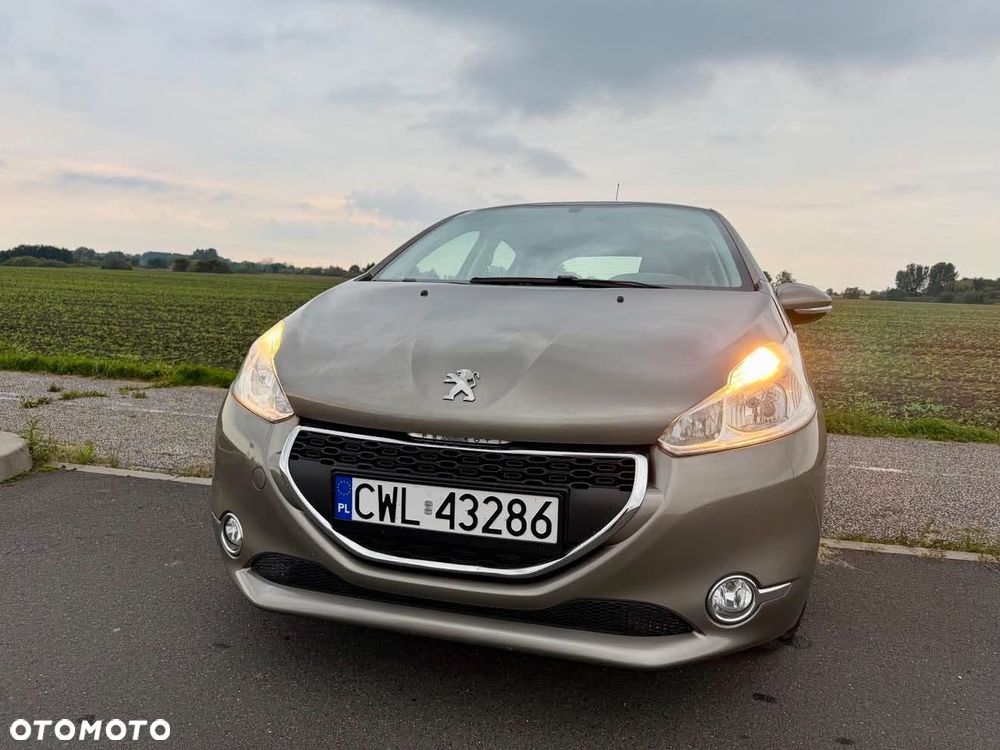 Peugeot 208 - 10