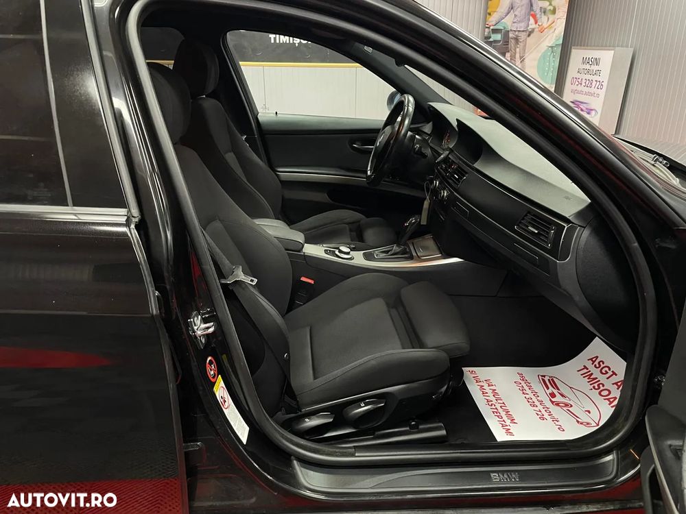 BMW Seria 3 318i Touring Aut. - 12