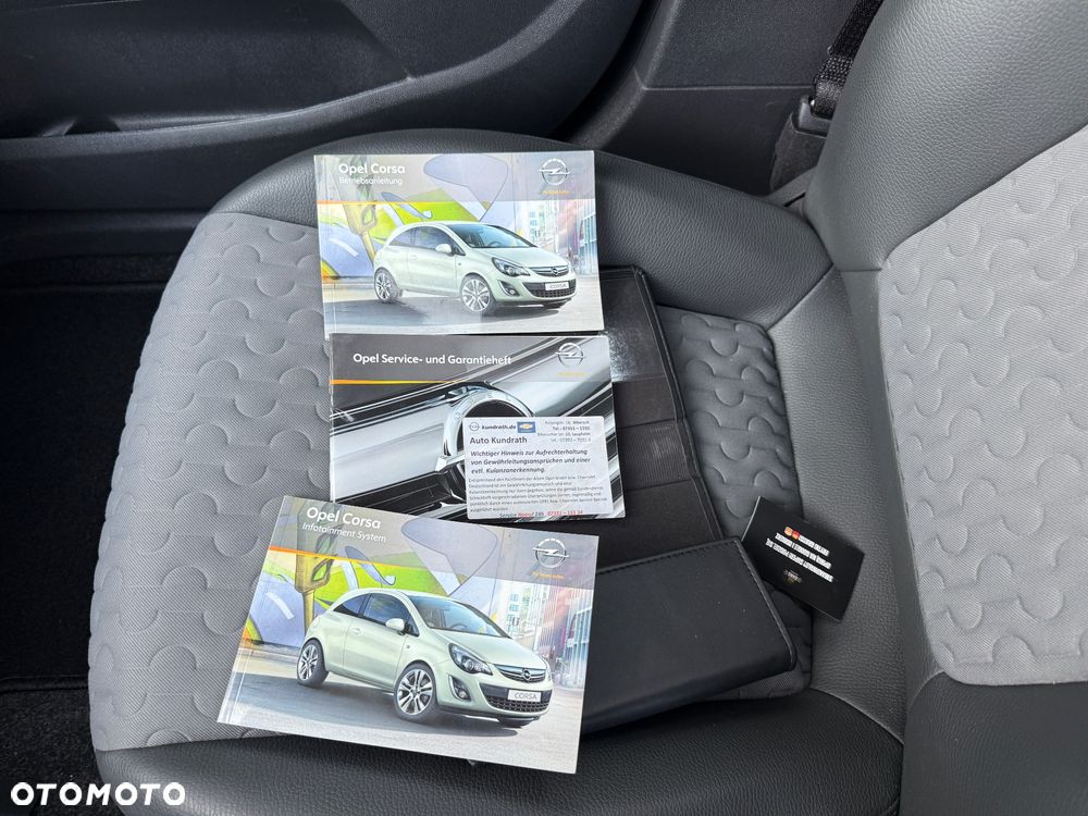 Opel Corsa 1.4 16V Cosmo - 11