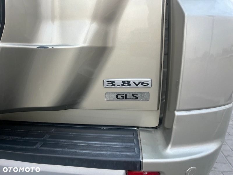 Mitsubishi Pajero - 19