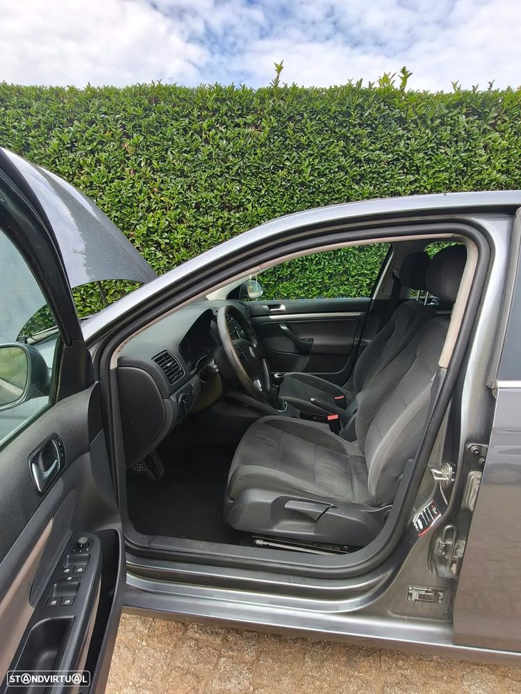 VW Jetta 1.9 TDi Confortline - 14