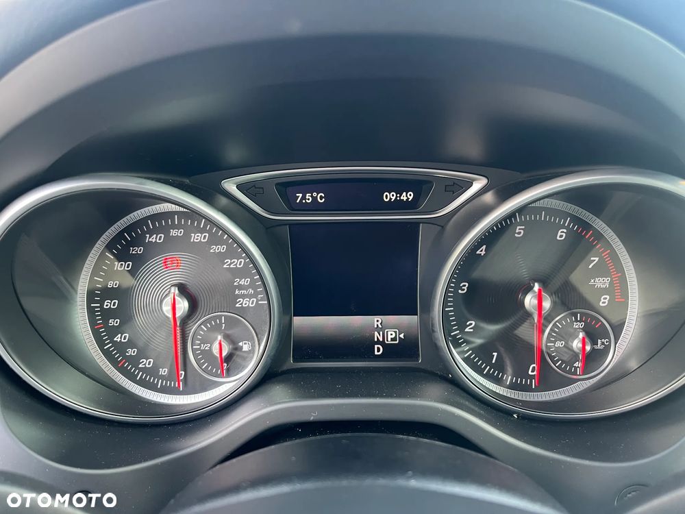 Mercedes-Benz GLA 200 7G-DCT AMG Line - 15