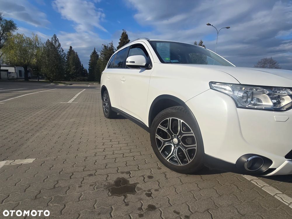 Mitsubishi Outlander 2.0 Instyle Navi 4WD CVT - 7