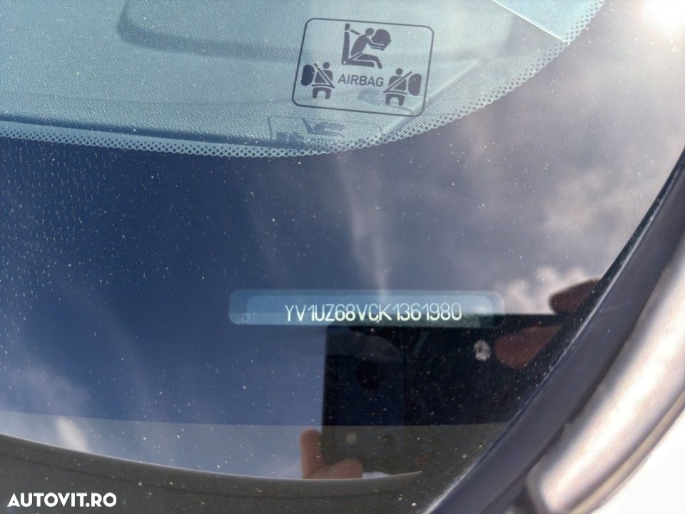 Volvo XC 60 B5 AWD Momentum Pro - 24