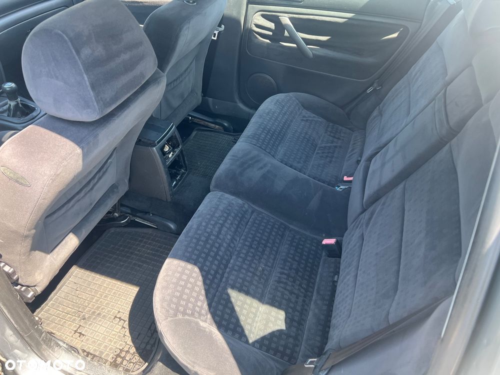 Volkswagen Passat 1.9 TDI Trendline - 8