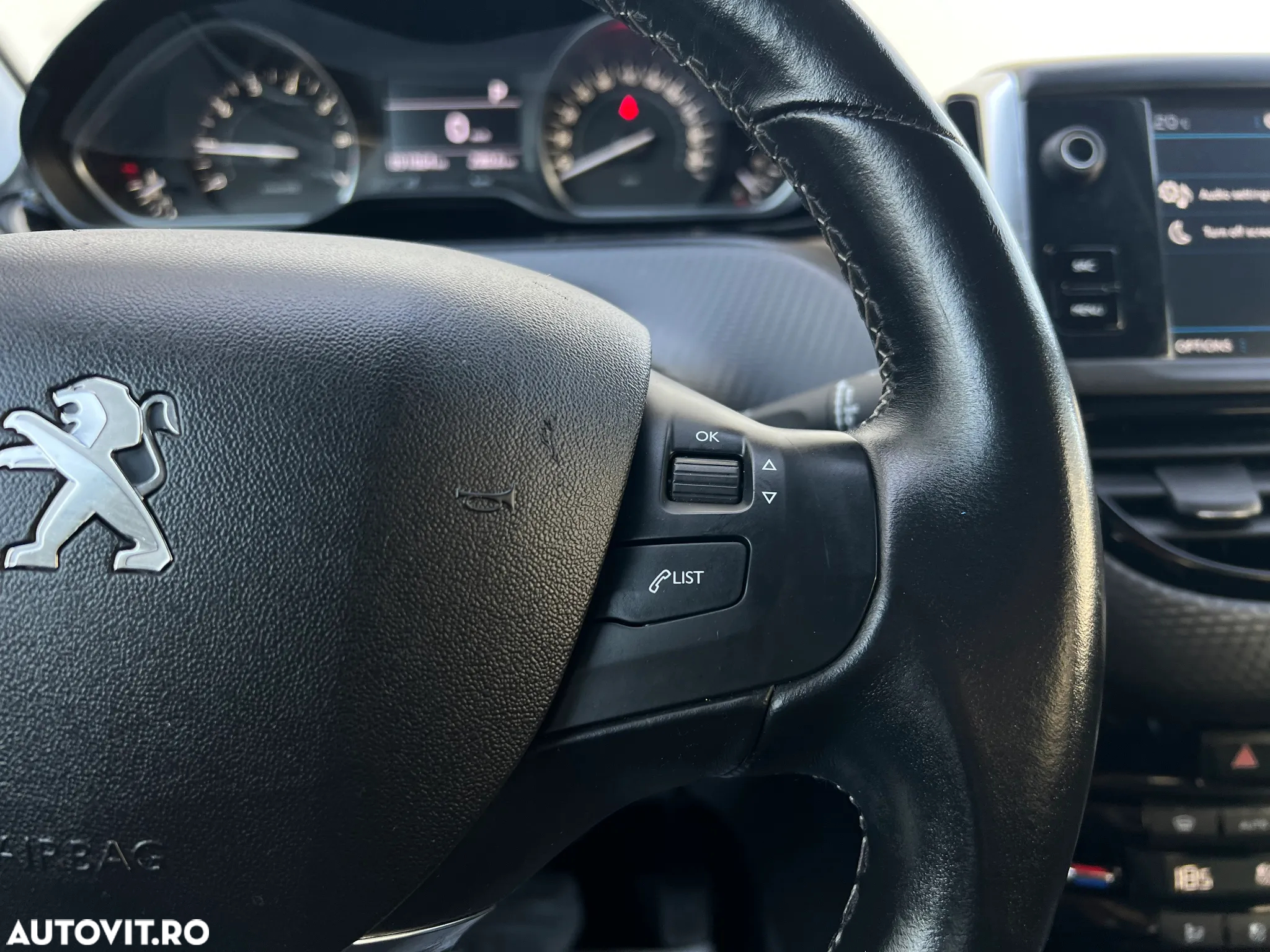 Peugeot 208 PureTech 110 Stop & Start EAT6 Allure - 15