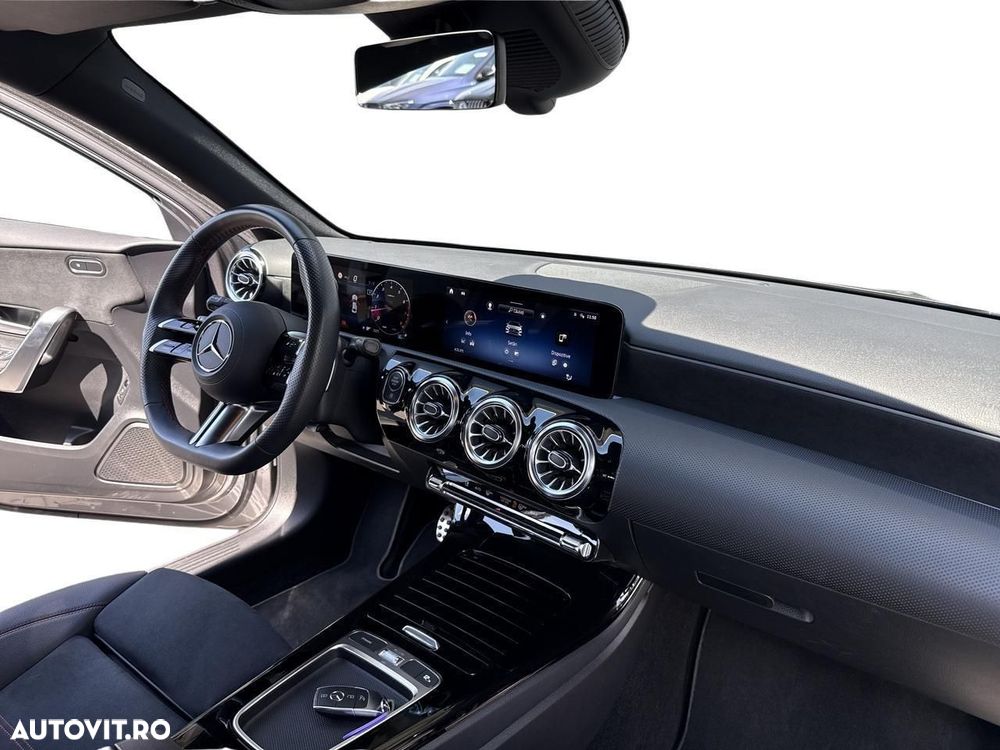 Mercedes-Benz A 200 Sedan MHEV 7G-DCT - 10