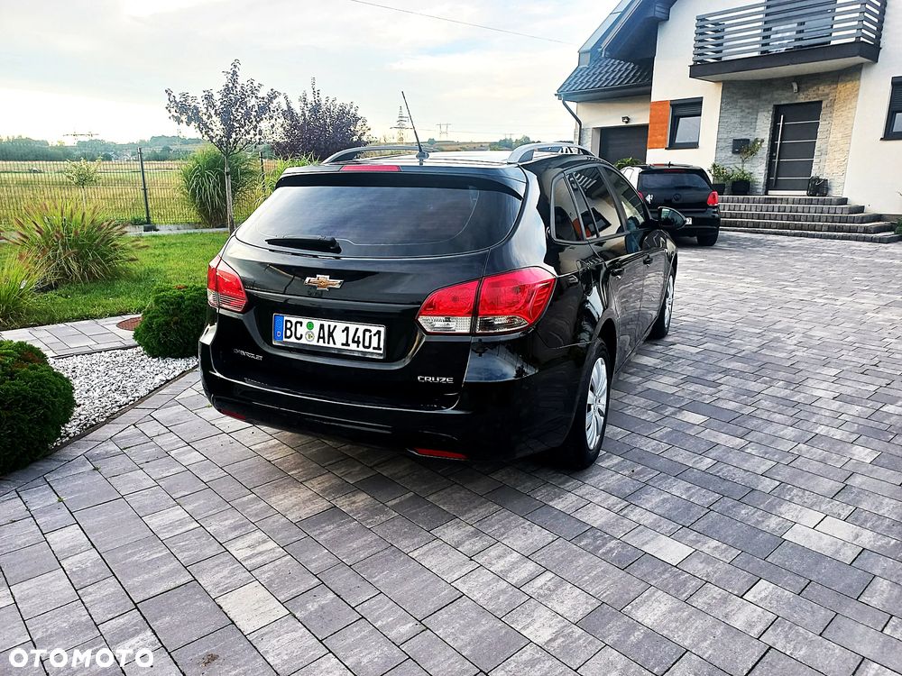 Chevrolet Cruze Station Wagon 1.6 LS - 18