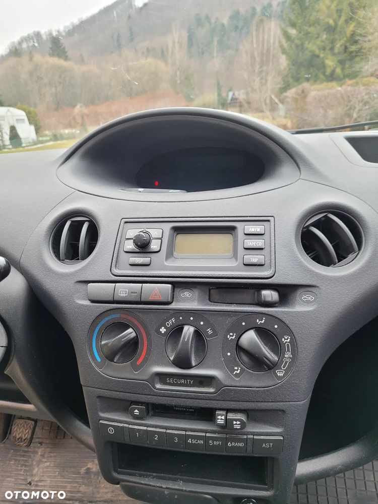 Toyota Yaris 1.0 Base - 9