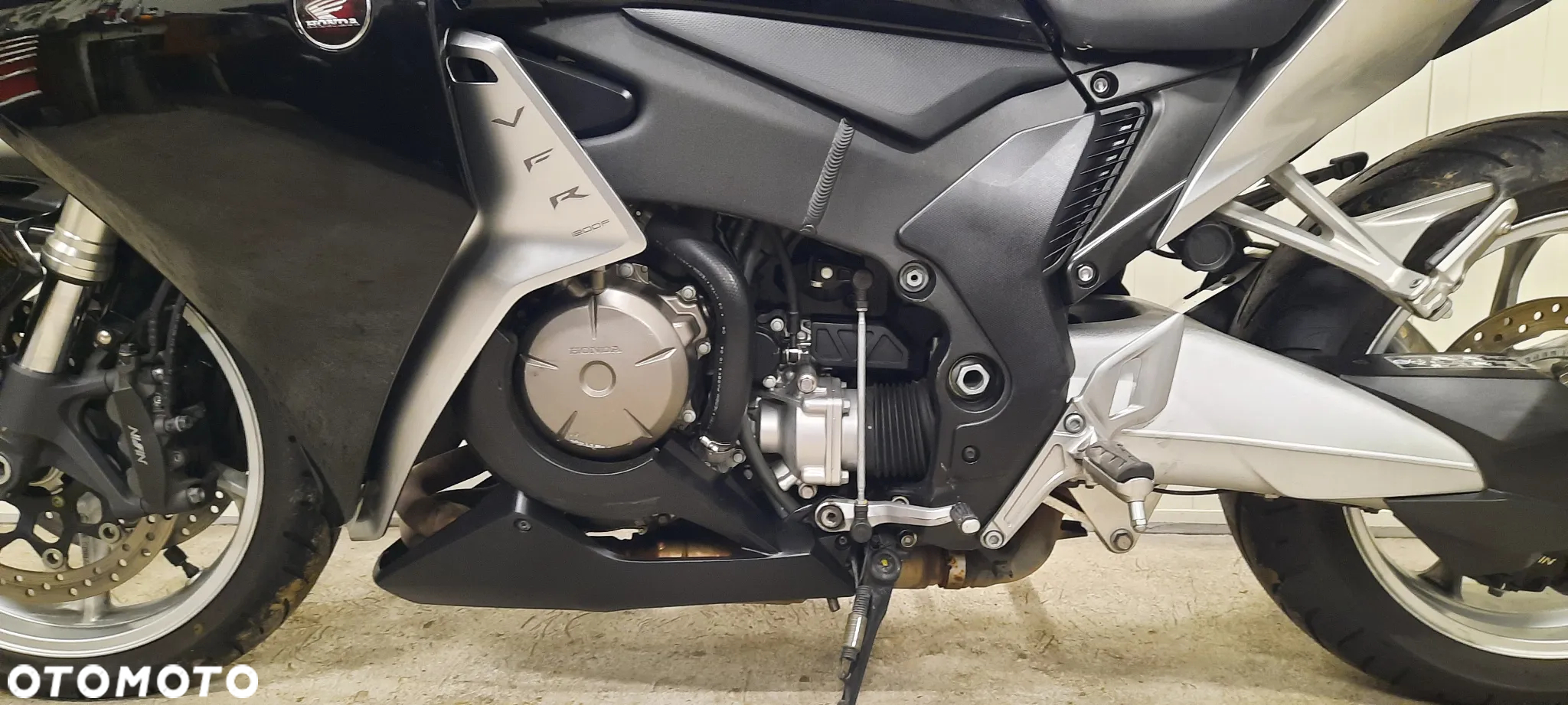 Honda VFR - 8