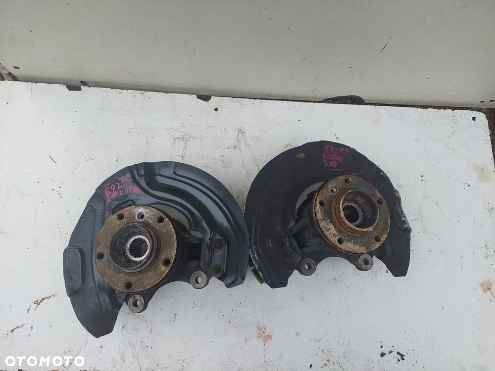 BMW E90 E92 XDRIVE ZWROTNICA Z PIASTA PRAWA LEWA 6768995 6768996 - 1