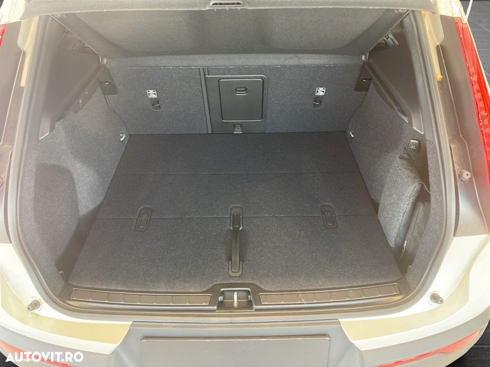 Volvo XC 40 B3 AT FWD MHEV Core - 19