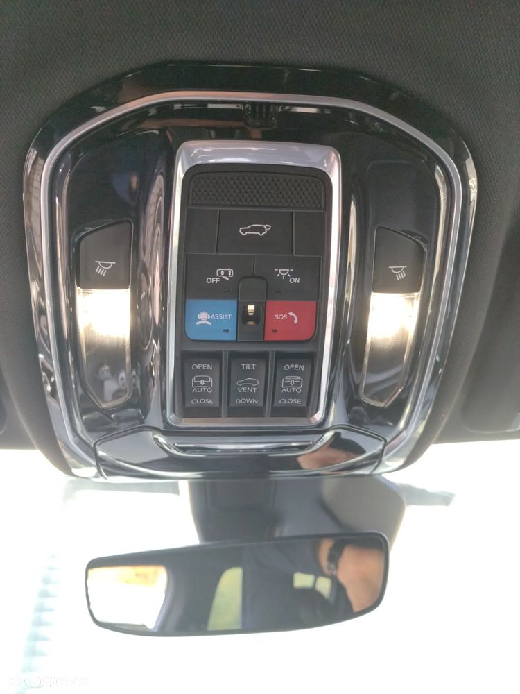 Jeep Grand Cherokee - 17