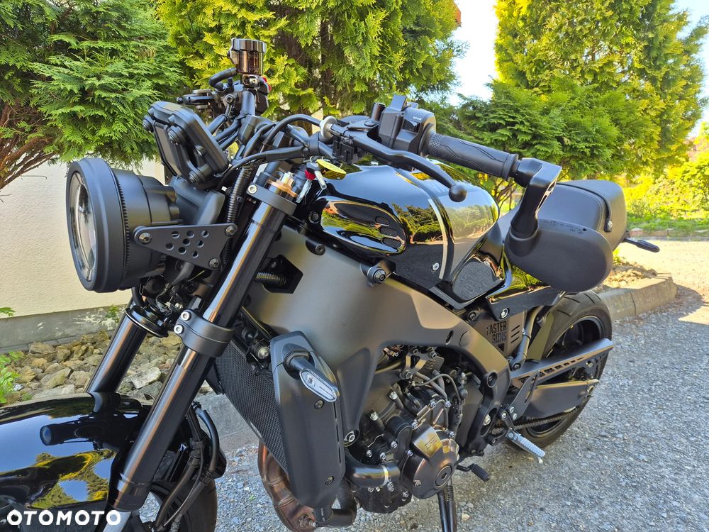Yamaha XSR - 11