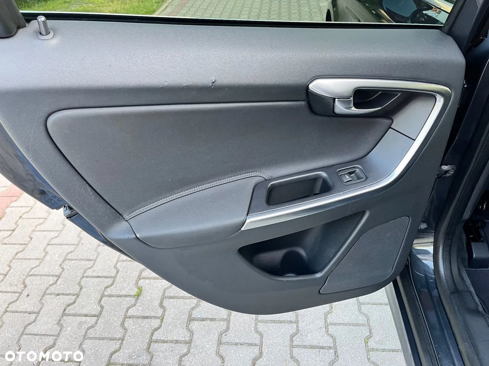 Volvo XC 60 D4 Momentum - 22