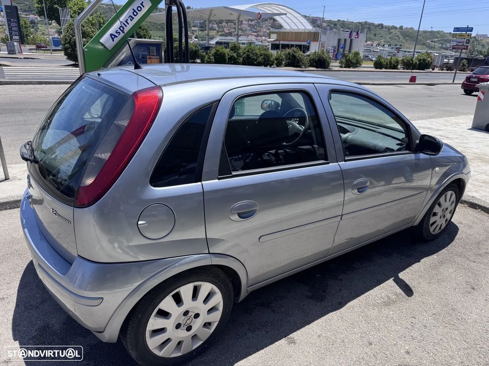 Opel Corsa 1.2 Twinport Enjoy - 2
