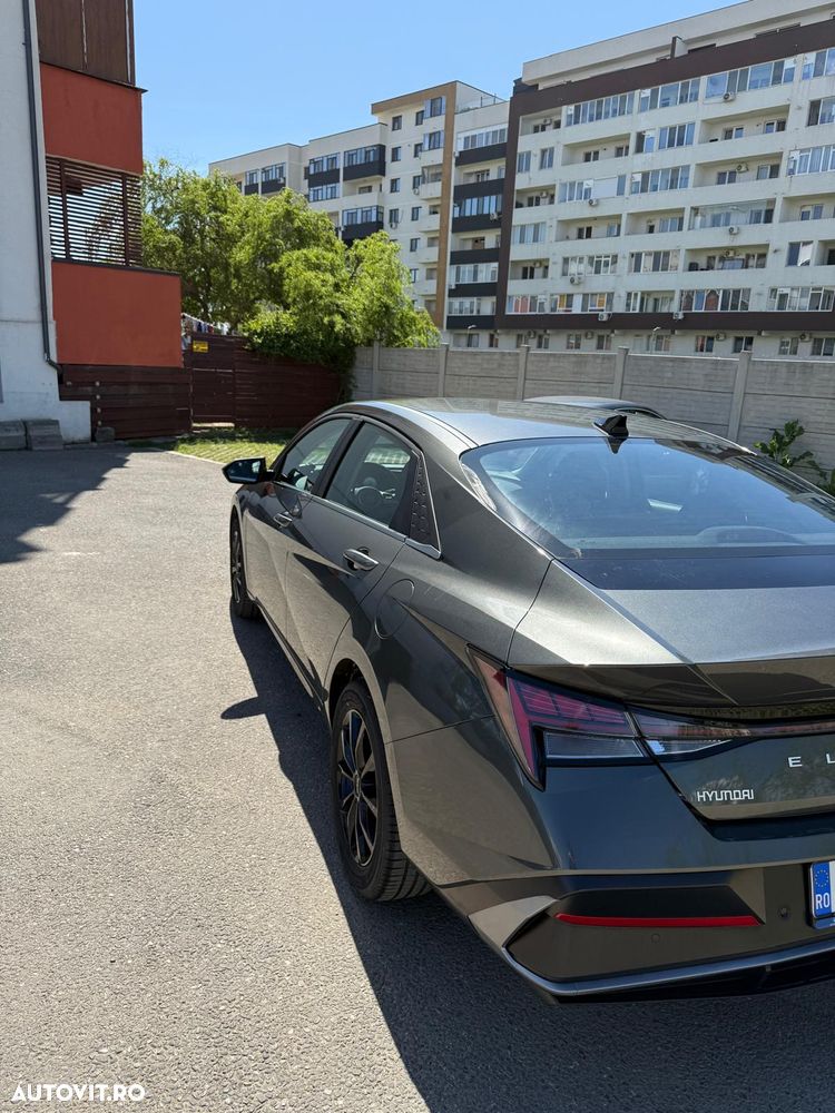 Hyundai Elantra 1.6 l 123 CP CVT Highway - 14