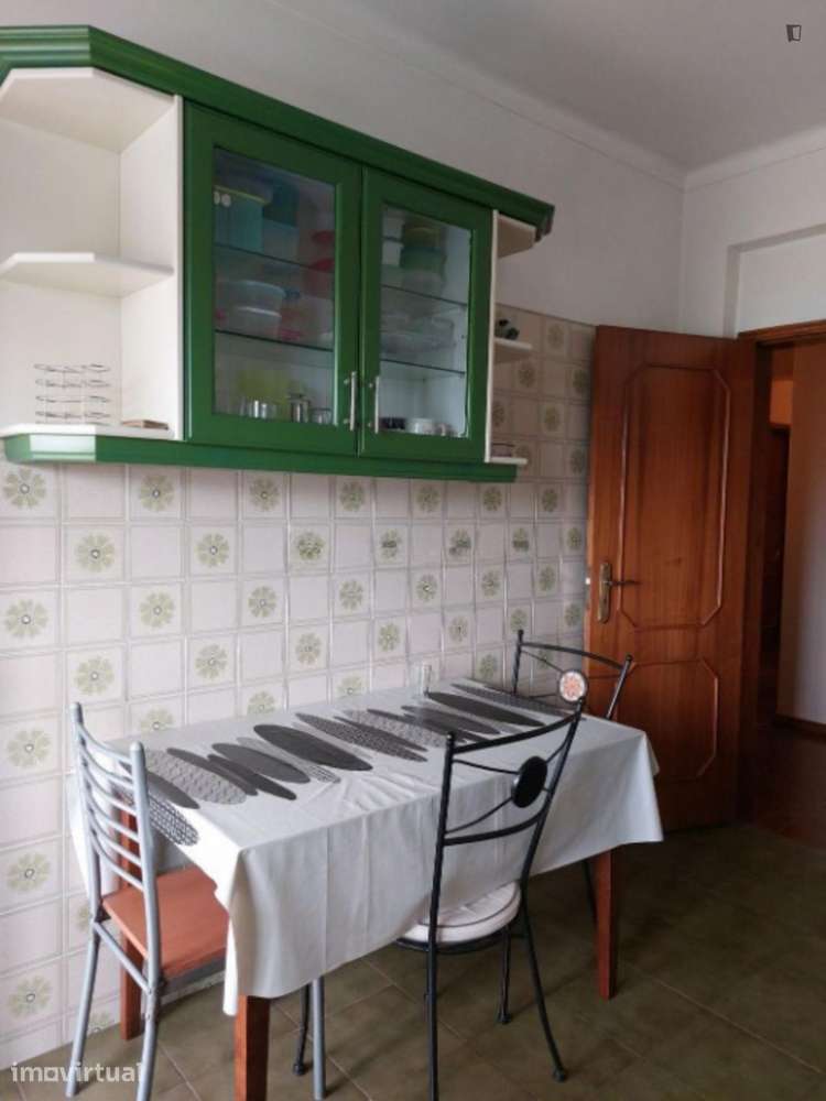 Quarto - localizado em Norton de Matos Coimbra - Grande imagem: 4/14