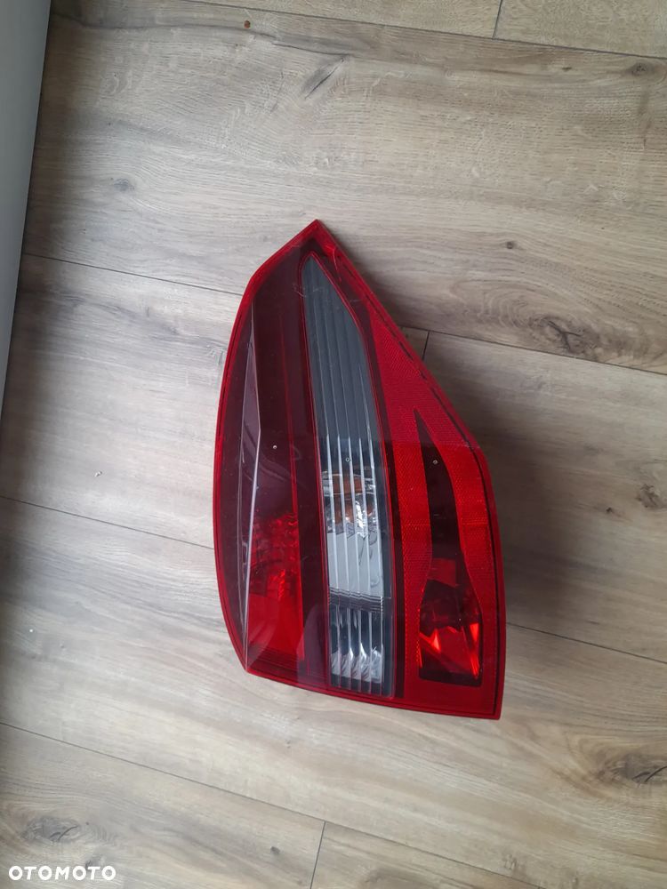 RENAULT LAGUNA III KOMBI LAMPA PRAWA TYLNA TYĽ - 11