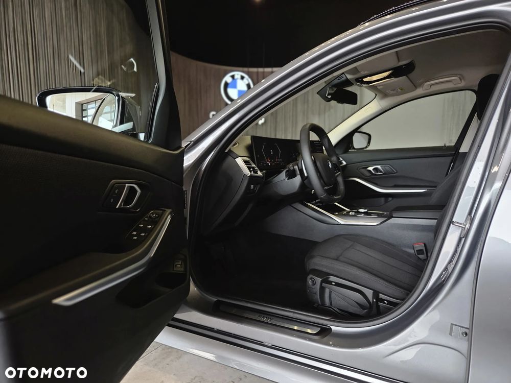 BMW Seria 3 318d MHEV - 11