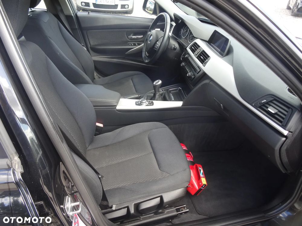 BMW Seria 3 320d Efficient Dynamics Edition Sport Line - 17