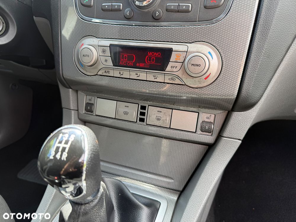 Ford Focus 1.6 Ti-VCT Titanium - 19