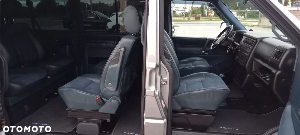 Volkswagen Caravelle Standard - 34