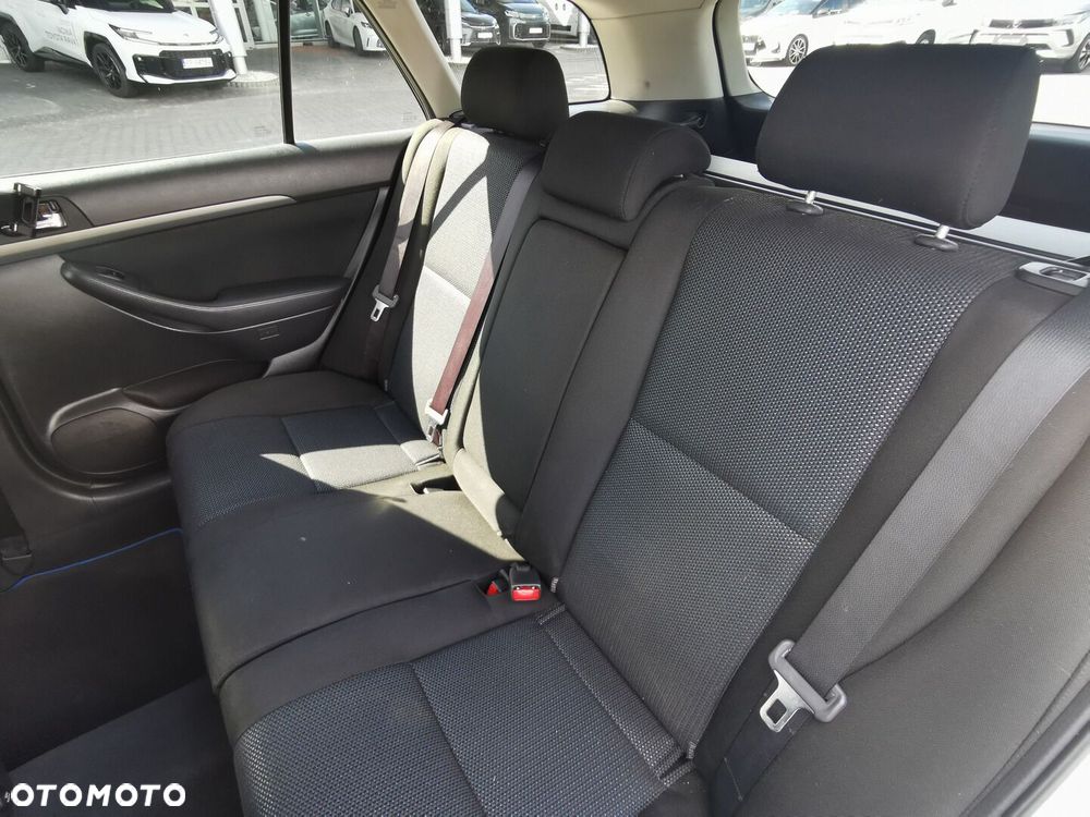 Toyota Avensis 2.0 D-4D Sol - 20