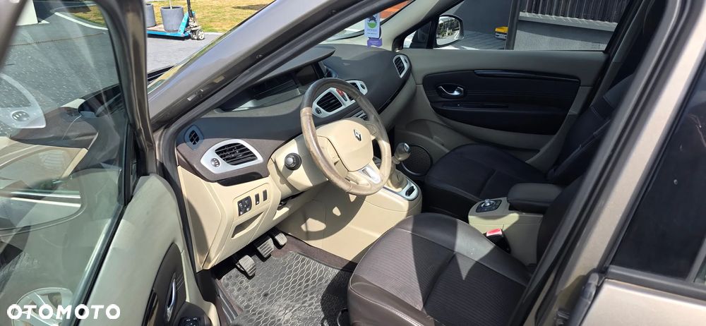 Renault Scenic 1.5 dCi Confort Privilege - 8